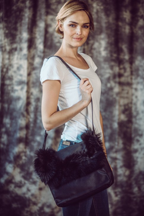 Fluffy fur bag black Fuchs Fashion Style Pelzmode