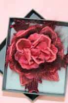 Fell Brosche rote Rose zum anstecken Luxus Pelz Fashion