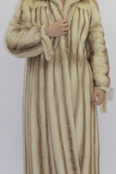 Fur. Fur coat mink Kohinoor Pearl