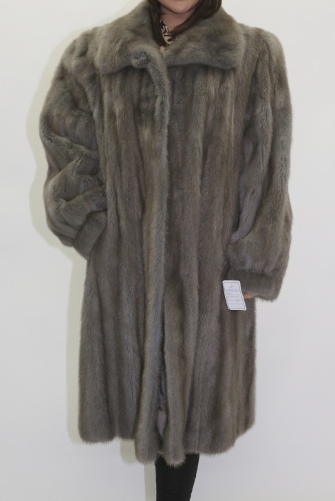 Pelz - Fell  Mantel Nerz  Males grau mit Hut 